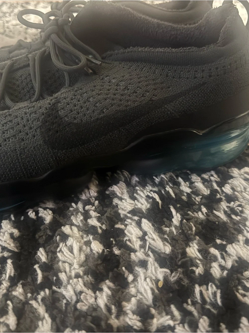 Nike Men's Black Knit Performance Athletic Sneakers with Subtle Teal Accent